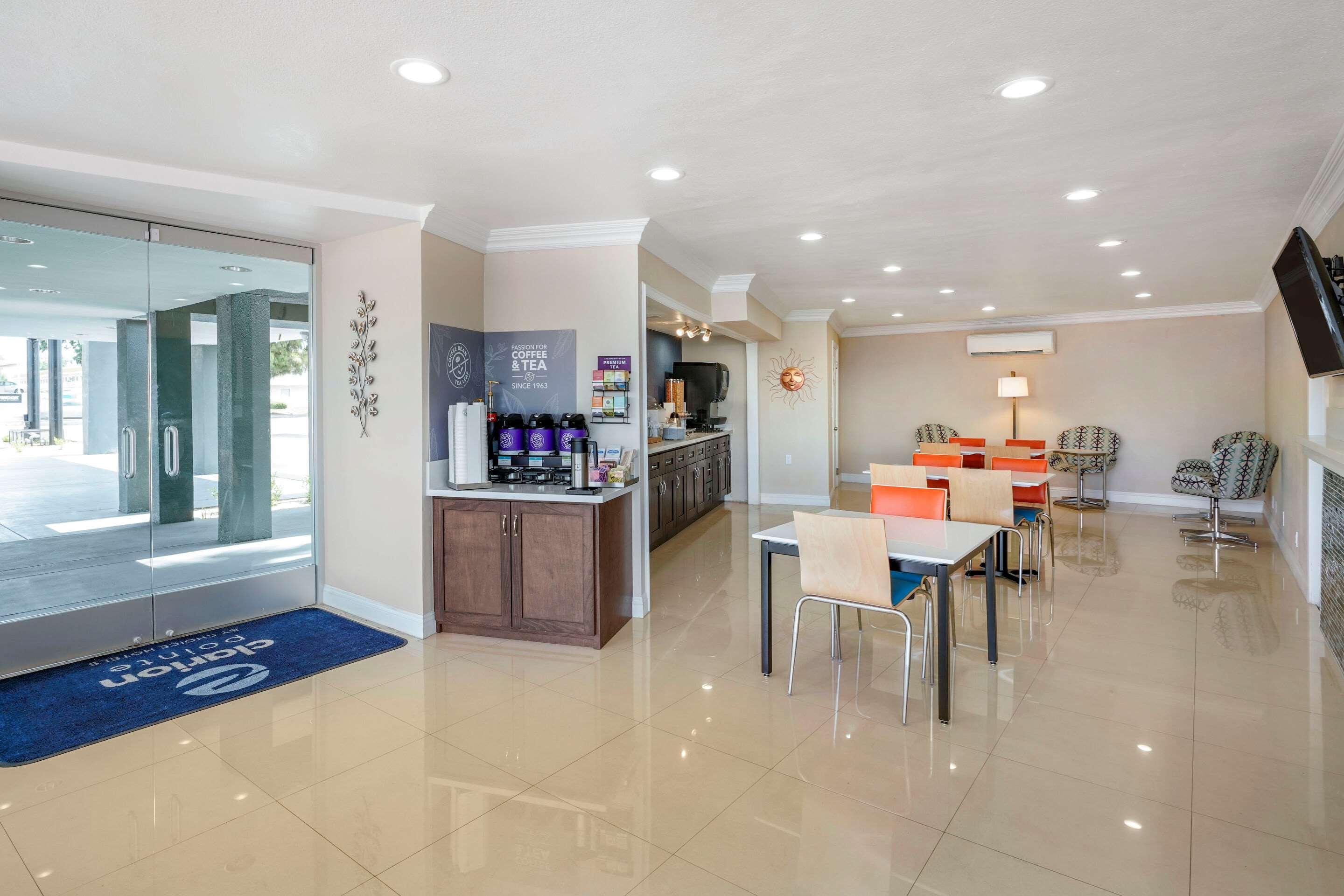 Clarion Pointe Fresno Near Yosemite Hotel Bagian luar foto