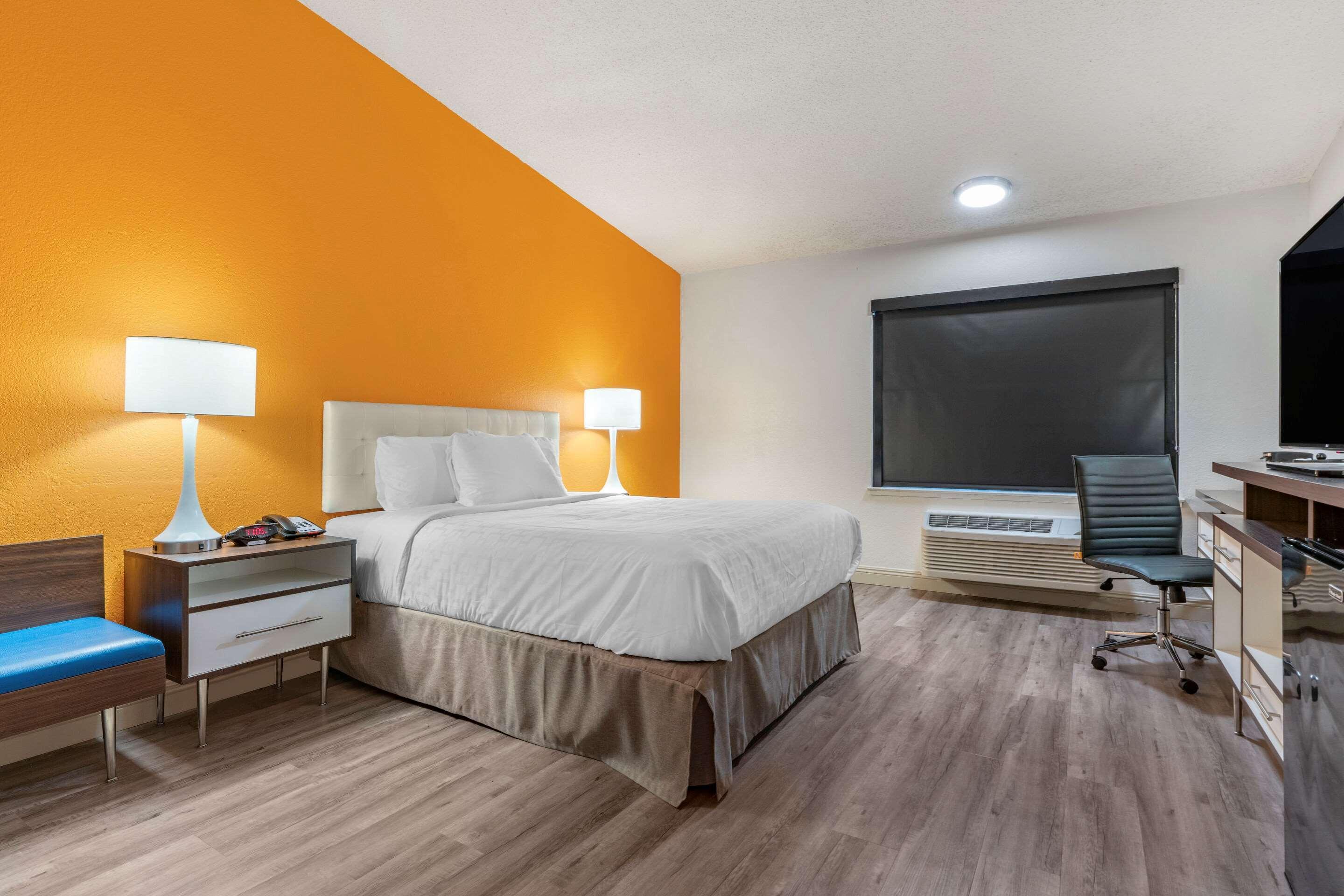 Clarion Pointe Fresno Near Yosemite Hotel Bagian luar foto