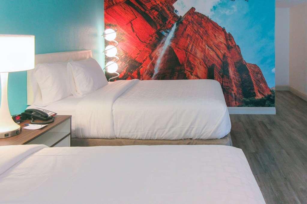 Clarion Pointe Fresno Near Yosemite Hotel Ruang foto