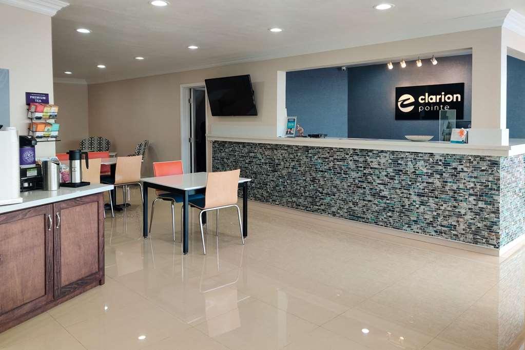 Clarion Pointe Fresno Near Yosemite Hotel Interior foto
