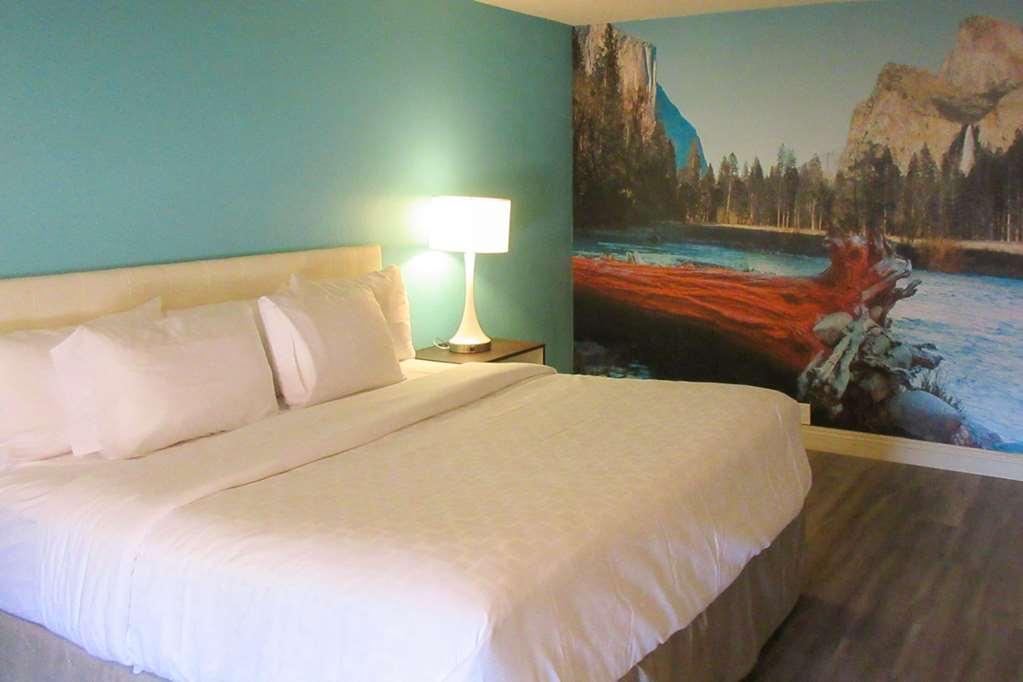 Clarion Pointe Fresno Near Yosemite Hotel Ruang foto