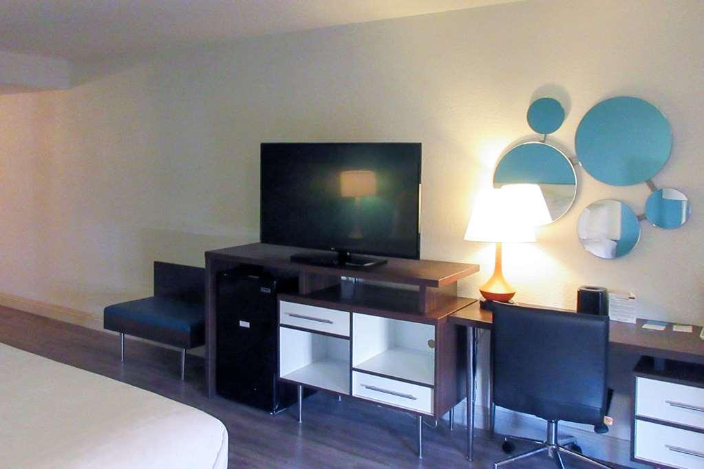 Clarion Pointe Fresno Near Yosemite Hotel Ruang foto