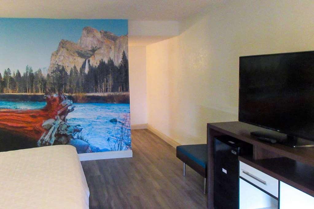 Clarion Pointe Fresno Near Yosemite Hotel Ruang foto